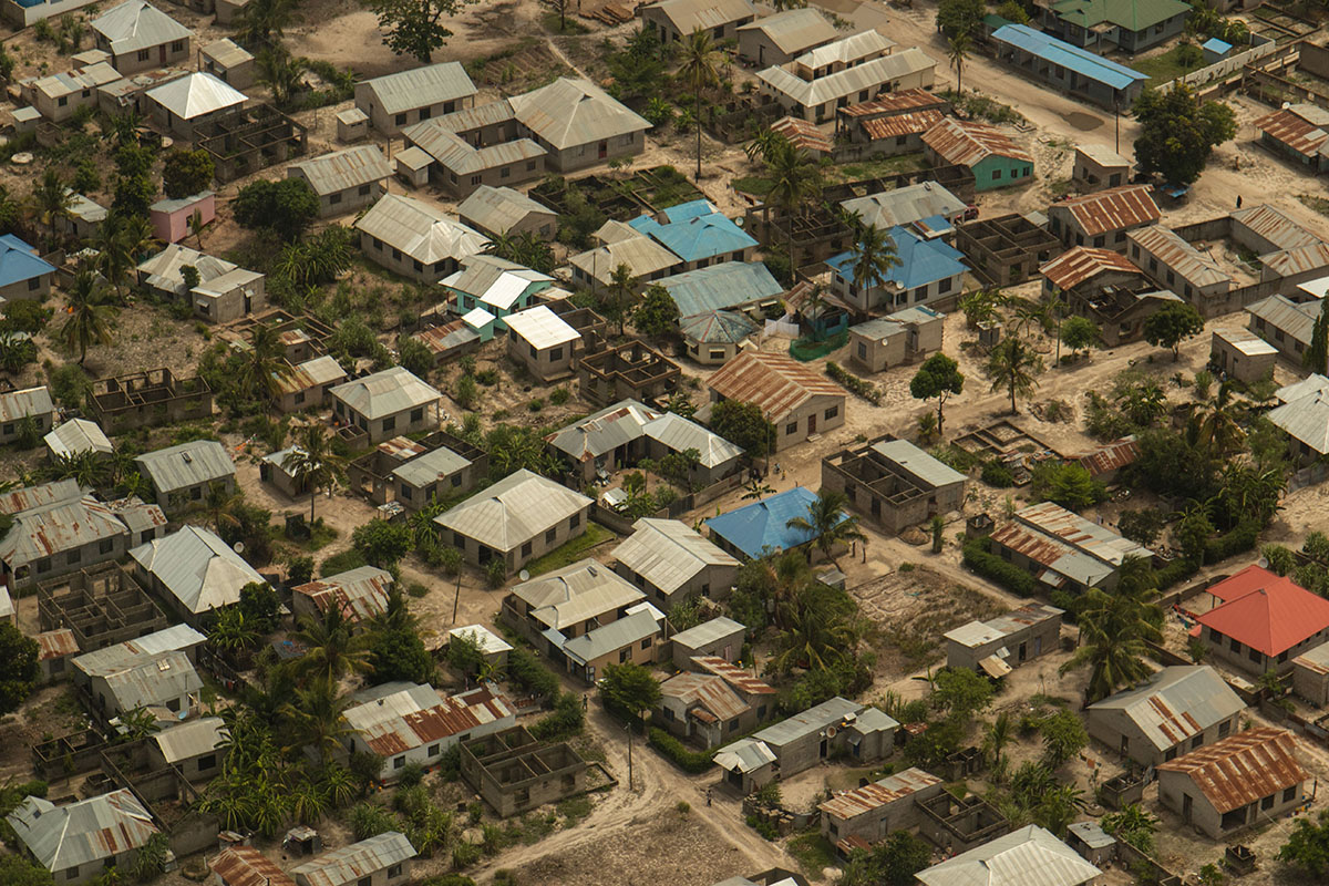Neighborhoods and the Daily Commute